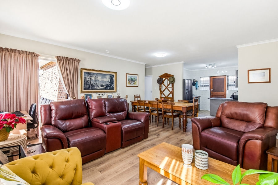 2 Bedroom Property for Sale in The Crest Western Cape